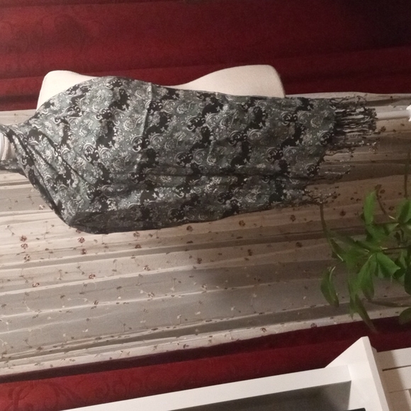 Pashmina Black White and Grey Printed Style Shawl NWT - Picture 2 of 5